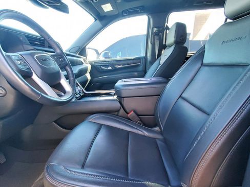 Used 2023 GMC Yukon XL Denali image 3