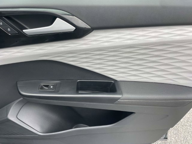 Certified 2024 Volkswagen Taos S FWD image 10
