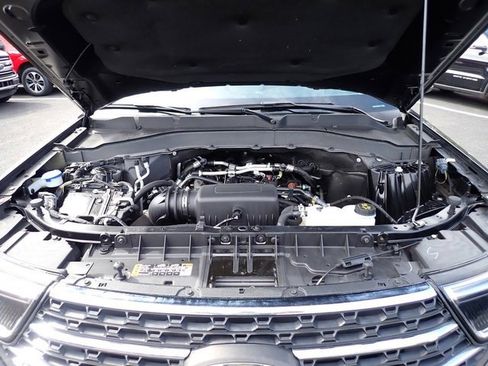 Certified 2022 Ford Explorer XLT w/ Equipment Group 202A image 15