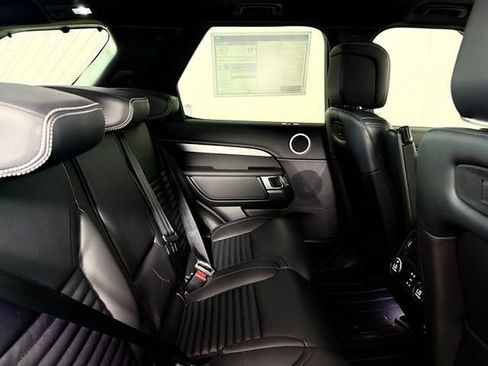 Used 2025 Land Rover Discovery Dynamic SE image 37