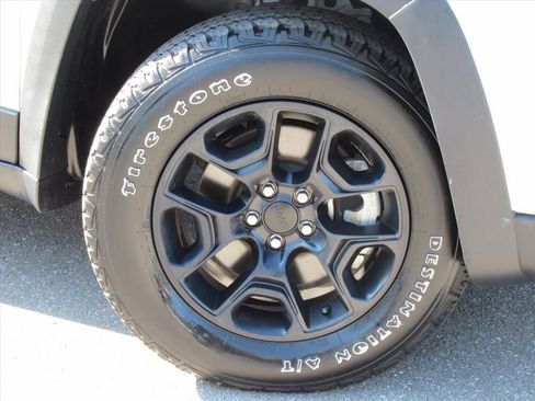 Used 2022 Jeep Cherokee Latitude w/ Sun & Sound Group image 7