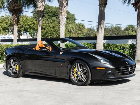 Used 2017 Ferrari California T image 11