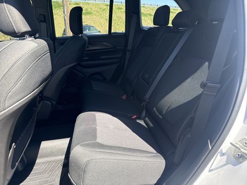 Used 2024 Jeep Grand Cherokee Laredo X w/ Trailer Tow Package image 13