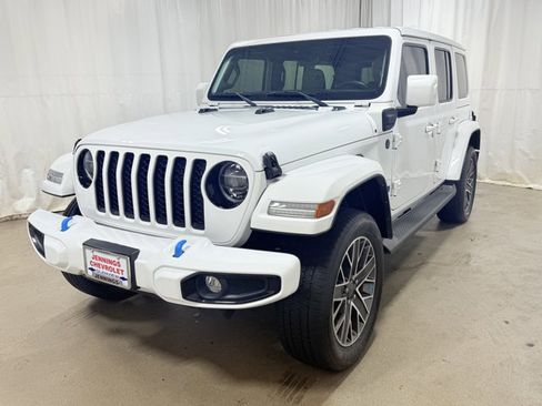 Used 2022 Jeep Wrangler Unlimited Sahara AWD/4WD image 3