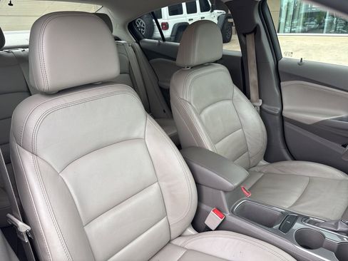 Used 2017 Chevrolet Cruze Premier FWD image 14