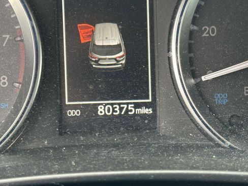 Used 2019 Toyota Highlander SE image 14