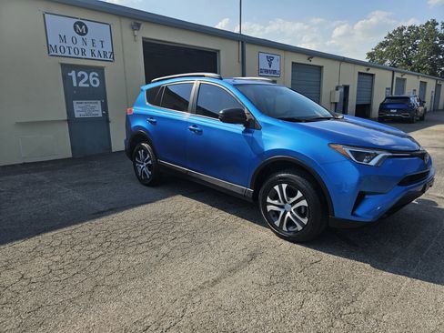 Used 2017 Toyota RAV4 LE image 2