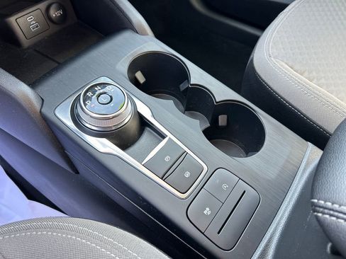 Used 2022 Ford Escape SE w/ SE Sport Appearance Package image 25