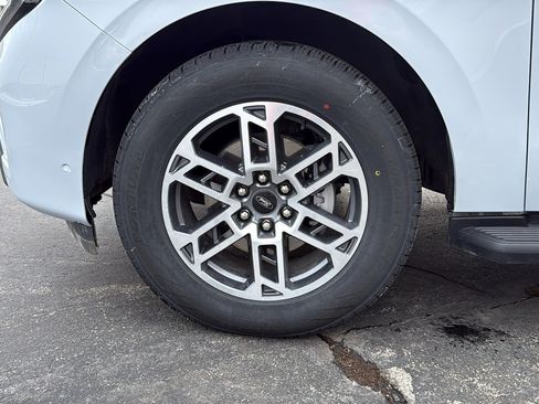 Used 2025 Ford Expedition Active image 9