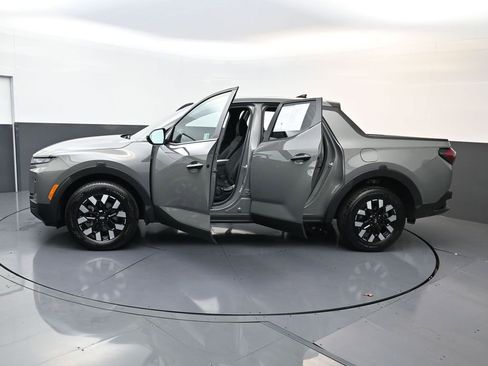 Used 2025 Hyundai Santa Cruz SE image 31