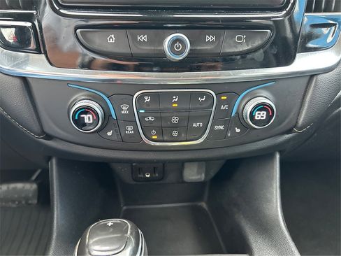 Used 2018 Chevrolet Traverse LT image 28