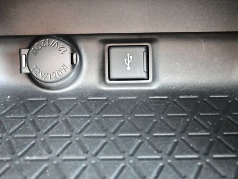 Used 2021 Toyota RAV4 XLE w/ Convenience Package AWD/4WD image 29