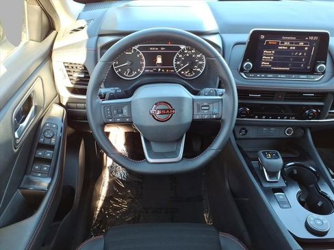 Certified 2025 Nissan Rogue SV image 30