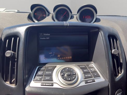 Used 2009 Nissan 370Z Touring RWD image 13