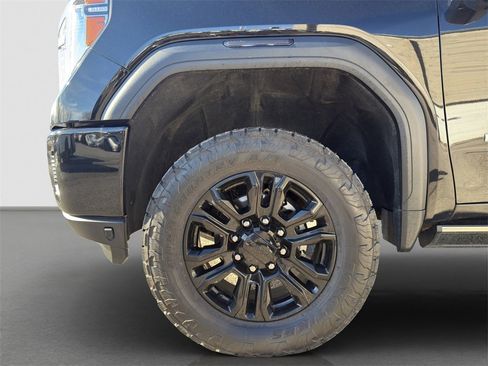 Used 2023 GMC Sierra 3500 Denali w/ Denali Black Diamond Edition image 5