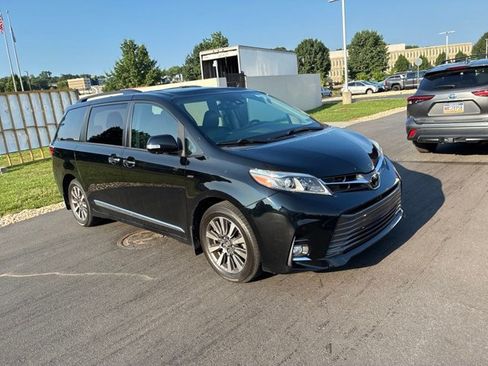 Used 2018 Toyota Sienna Limited Premium AWD/4WD image 2