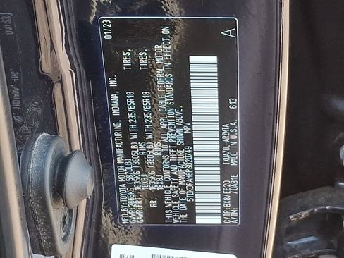 Used 2023 Toyota Highlander XLE FWD image 29