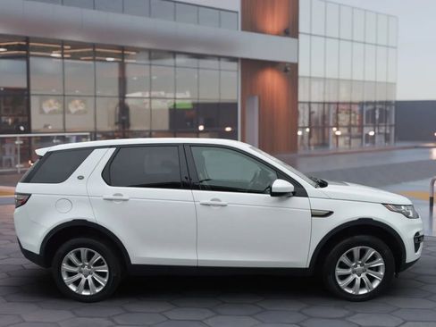 Used 2018 Land Rover Discovery Sport SE image 10