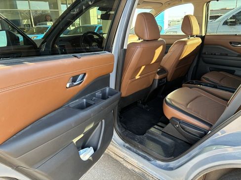 Used 2022 Nissan Pathfinder Platinum w/ Cargo Package image 11