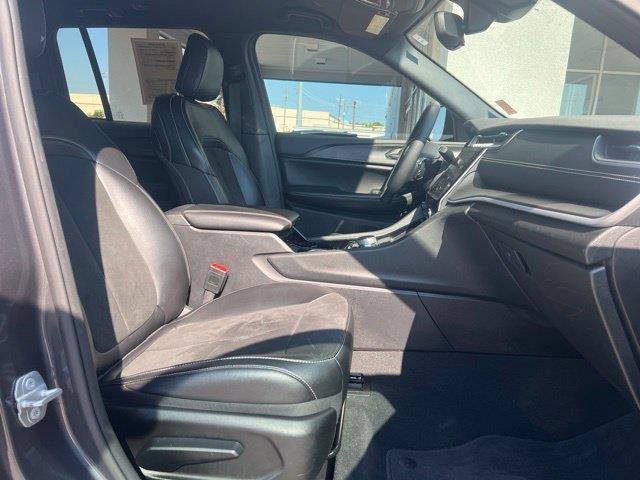 Used 2023 Jeep Grand Cherokee Altitude AWD/4WD image 15
