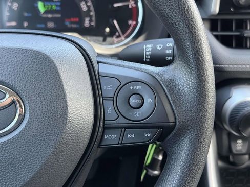 Used 2025 Toyota RAV4 LE image 9