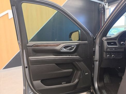 Used 2021 Chevrolet Tahoe Z71 w/ Luxury Package AWD/4WD image 40