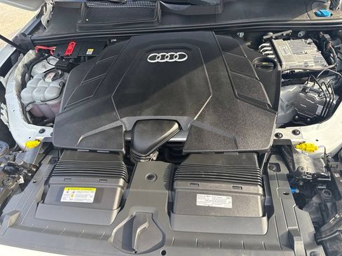 Used 2022 Audi Q7 3.0T Premium Plus w/ Premium Plus Package AWD/4WD image 11