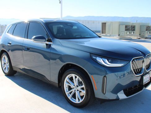 Used 2025 BMW X3 xDrive30i w/ Premium Package image 2