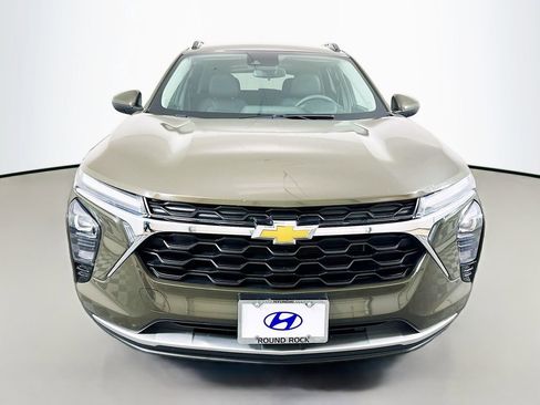 Used 2024 Chevrolet Trax LT image 2