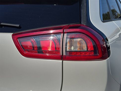 Used 2019 Kia Niro LX image 8