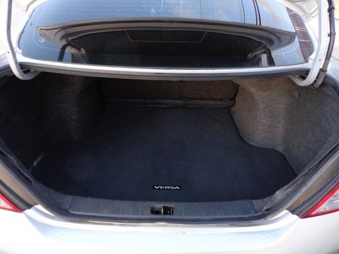 Used 2014 Nissan Versa SV w/ Convenience Package image 16