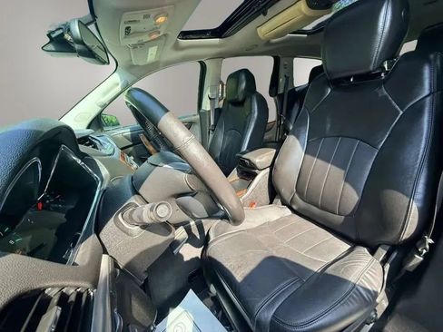 Used 2014 Chevrolet Traverse LTZ FWD image 12