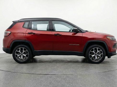 Used 2025 Jeep Compass Limited AWD/4WD image 11