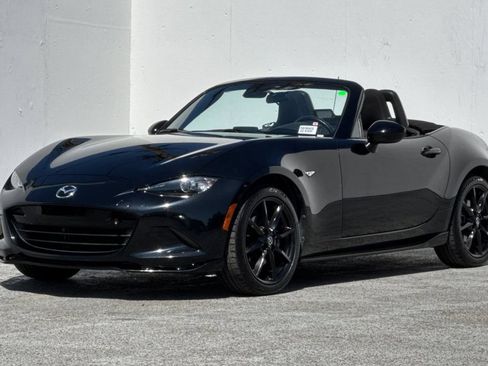 Used 2021 MAZDA MX-5 Miata Club w/ Appearance Package RWD image 7