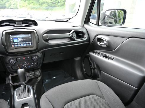 Used 2020 Jeep Renegade Altitude FWD image 13