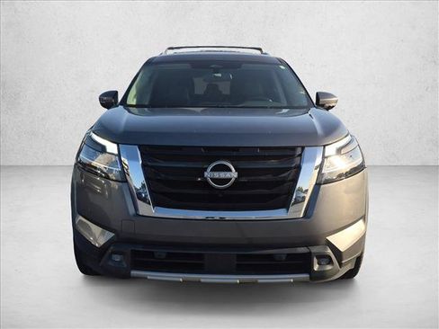 Used 2022 Nissan Pathfinder SL FWD image 2