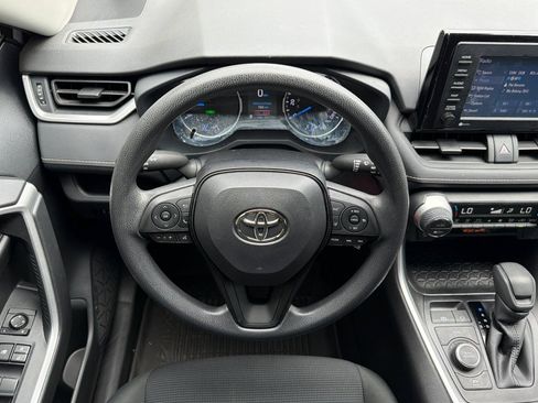 Used 2022 Toyota RAV4 LE AWD/4WD image 14