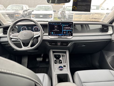 New 2025 Volkswagen Tiguan SE image 12