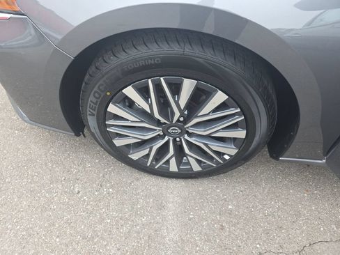 Used 2025 Nissan Altima 2.5 SV FWD image 25
