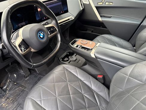 Used 2022 BMW iX xDrive50 w/ Premium Package image 4