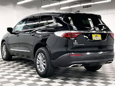 Used 2023 Buick Enclave Essence image 2