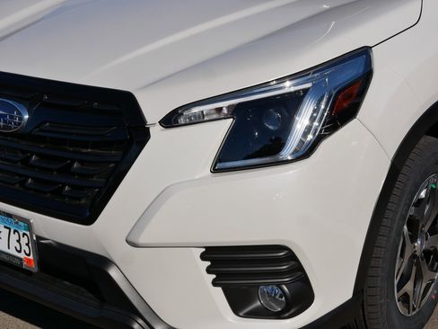 Used 2022 Subaru Forester Premium image 16