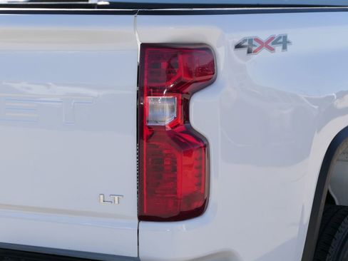 Used 2024 Chevrolet Silverado 2500 LT image 5