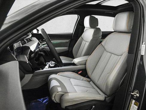 Certified 2024 Audi Q8 e-tron Prestige image 17