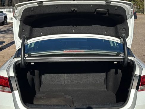 Used 2019 Kia Optima LX image 10