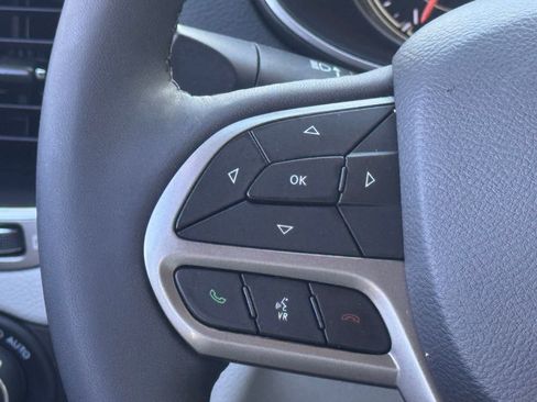 Used 2021 Jeep Cherokee Latitude Plus image 16