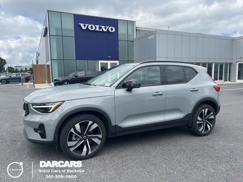 Certified 2025 Volvo XC40 B5 Plus AWD/4WD image 1