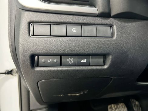 Used 2024 Nissan Rogue SV image 18