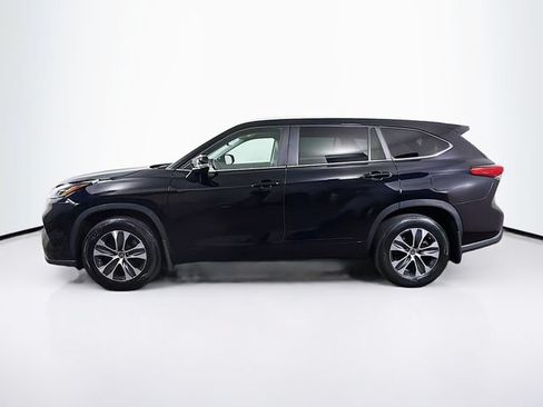 Used 2023 Toyota Highlander XLE AWD/4WD image 5