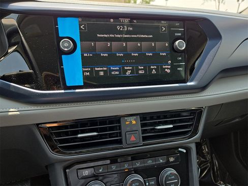 Used 2024 Volkswagen Taos SE image 22